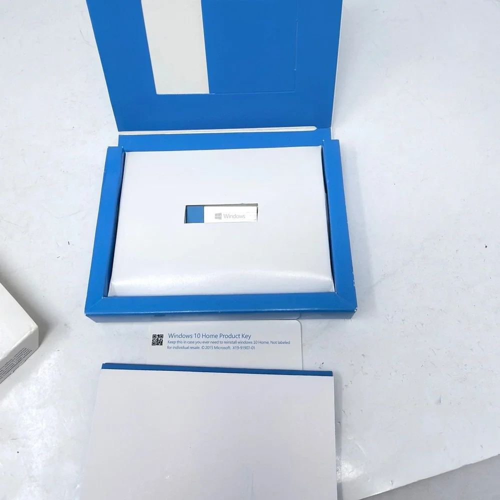 Microsoft Windows 10 Home Full Version USB 32/64-Bit English  White